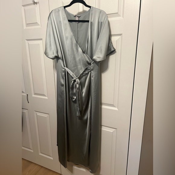 NWOT H&M Midaxi Length Wrap Dress - Picture 1 of 10